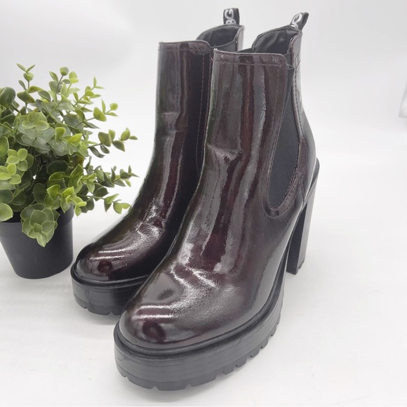 GBG Los Angeles Faux Patent Leather Burgundy Lug Sole Heel Chelsea Boot Size 11 - Picture 3 of 13